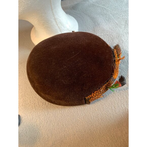 Carol Ladies Brown Hat with Feather and Buckle accents Sz 22 Vintage - Picture 7 of 9